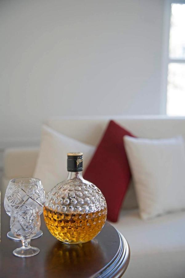 Four Streets Athens - Luxury Suites Apartments In Atene Esterno foto